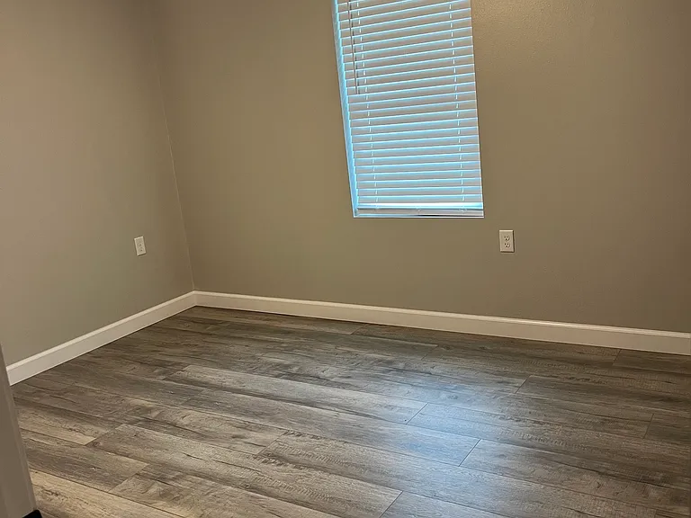 1635 N Grand Ave — Photo 9
