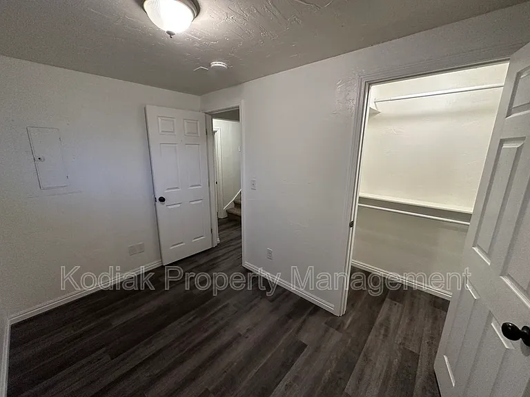 1941 Jenny Ln — Photo 17