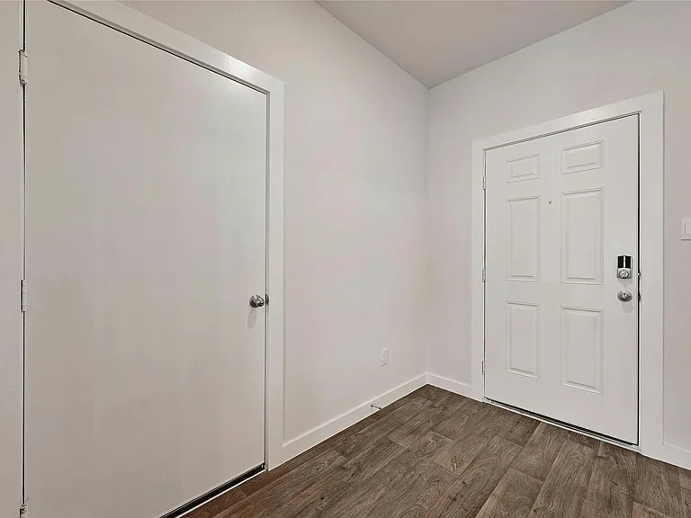 313 Merriman Rd — Photo 4