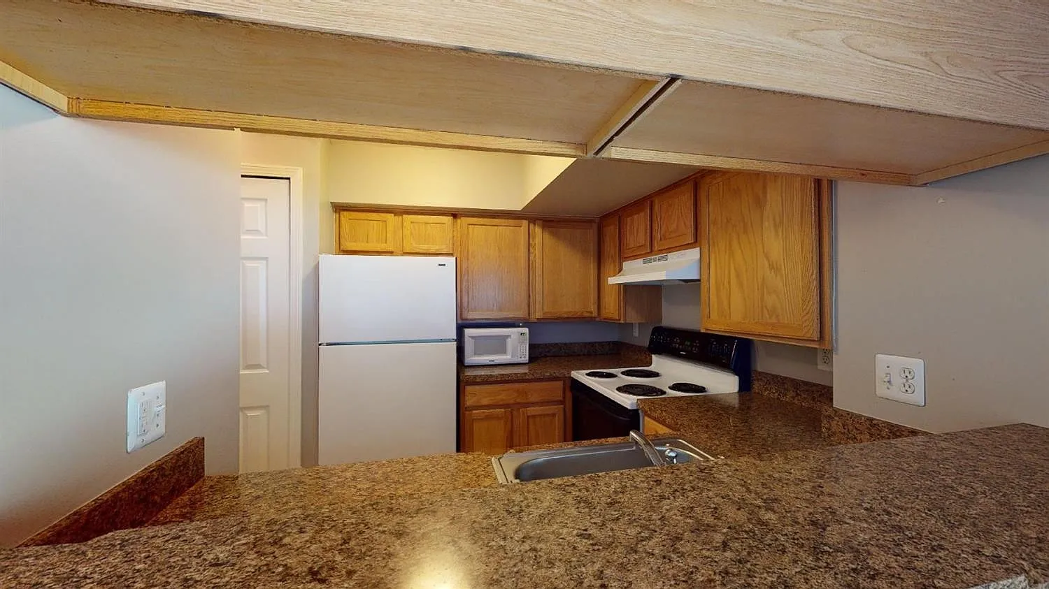 2 bed, 2.0 bath, 983 sqft, $1,750 — Photo 2