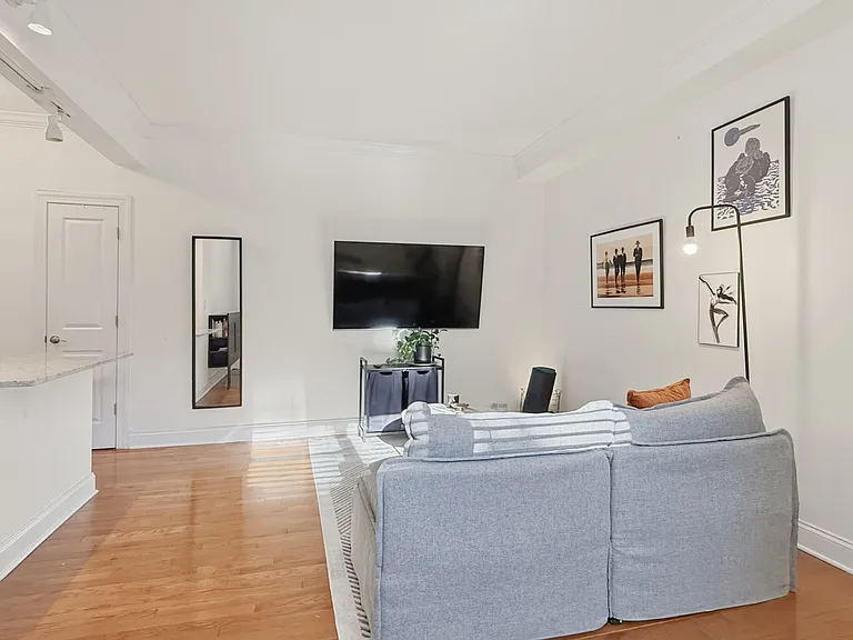 4489 Broadway #2D — Photo 7