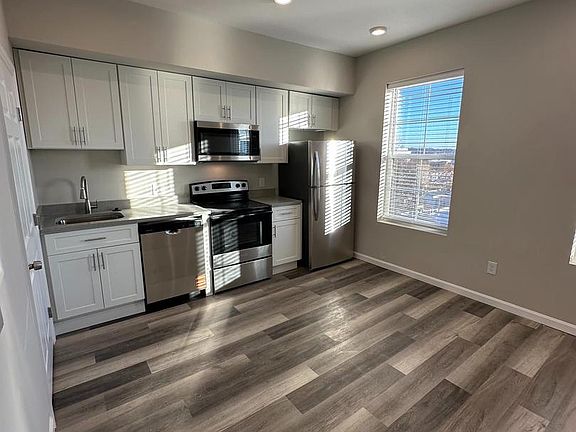 2nd image of 1812 Washington #H-409