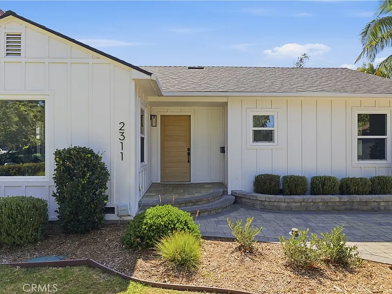 2311 Valencia St — Photo 2