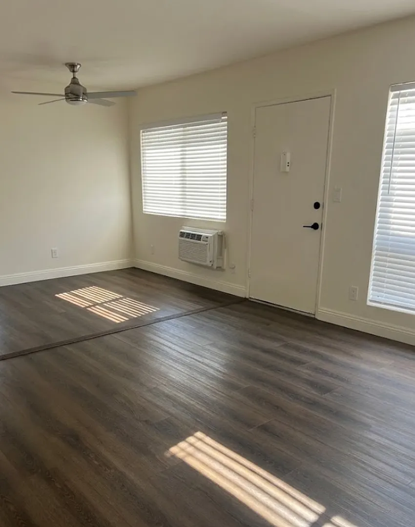 14914 Roscoe Blvd — Photo 2