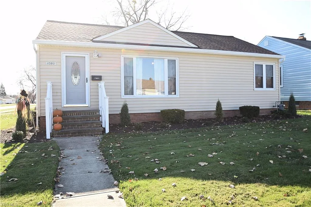 10861 Aaron Dr photo 1