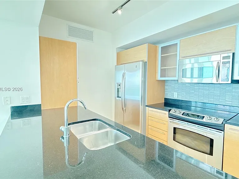 950 Brickell Bay Dr #3411 — Photo 6