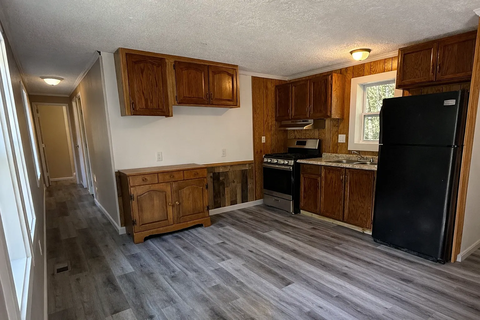 3 bed, 1050 sqft, $1,750 — Photo 3