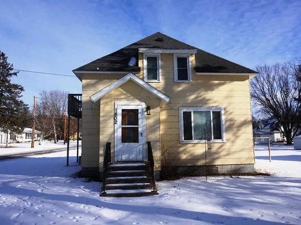 1802 10th St E, Menomonie, WI 54751