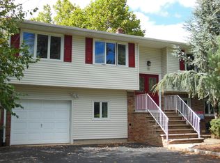 19 Library Pl, Edison, NJ 08820