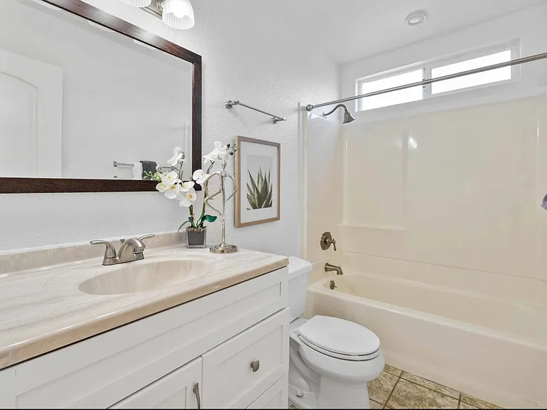 1694 Arrowhead Ave — Photo 1