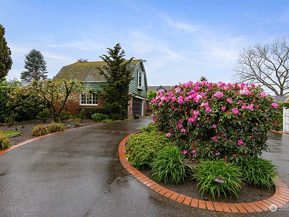 3rd image of 3544 Tahoma Place W