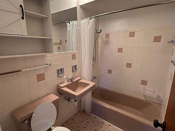 3rd image of 7015 W Gunnison St APT 2B