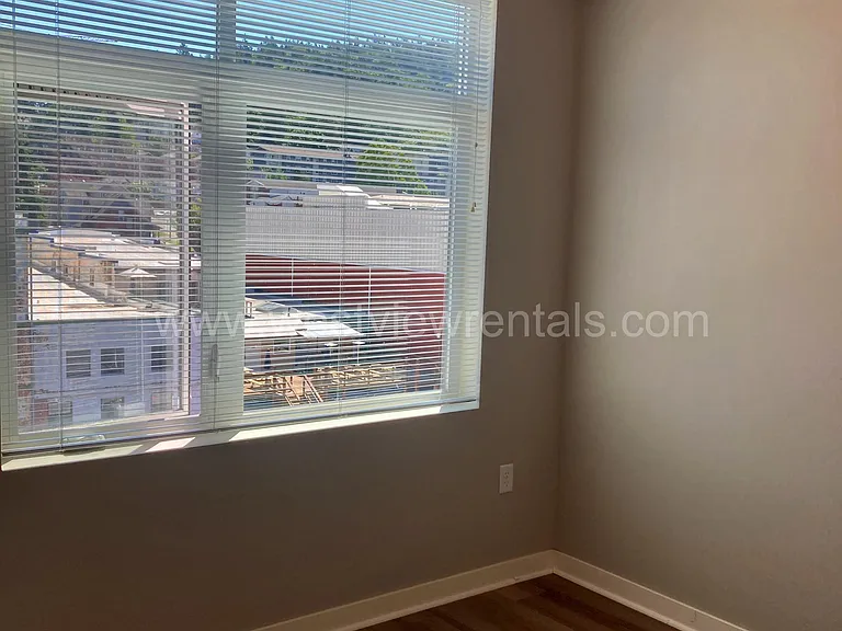 1010 Railroad Ave — Photo 158