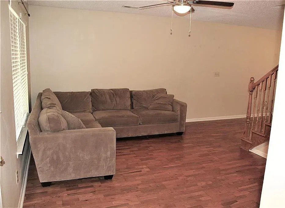 3 bed, 2.5 bath, 1138 sqft, $1,950 — Photo 3