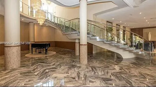 Building Photo - 5401 Collins Ave #526