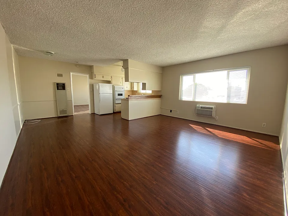 7461 Canby Ave #10