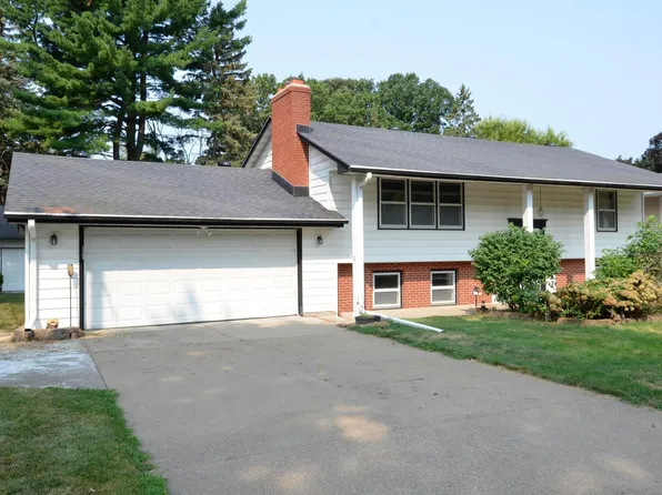 2226 Pleasant View Dr, New Brighton, MN 55112
