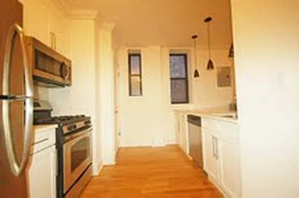 Rented by Link NY Realty | media 101