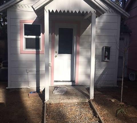 2nd image of 1031 Reno Ave