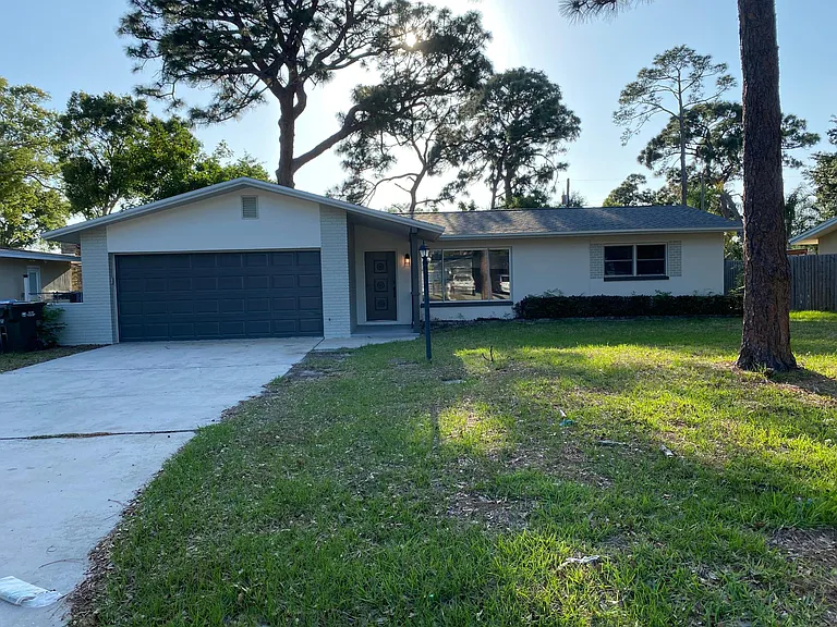11552 Oval Dr E — Photo 3