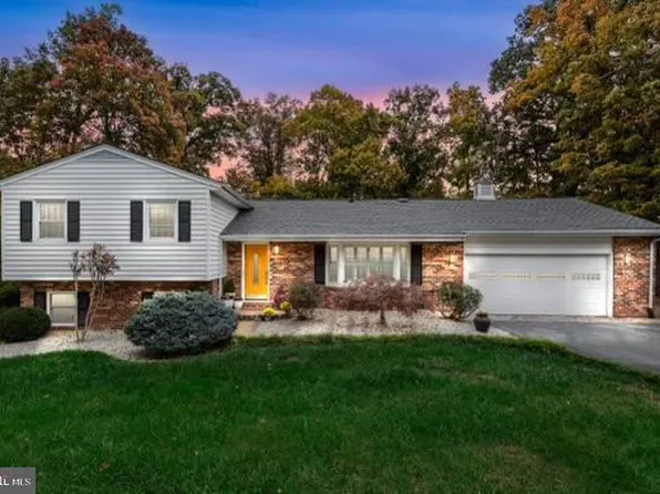 18421 Cabin Rd, Triangle, VA 22172