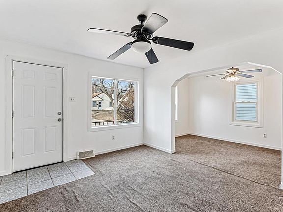 4th image of 406 Averill Ave