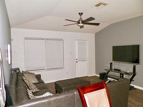 5th image of 1802 Adobe Stone Dr