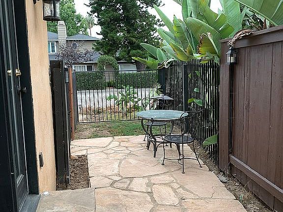 5th image of 118 Romaine Dr