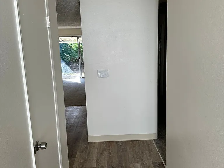 533-555 N Cedar St — Photo 3