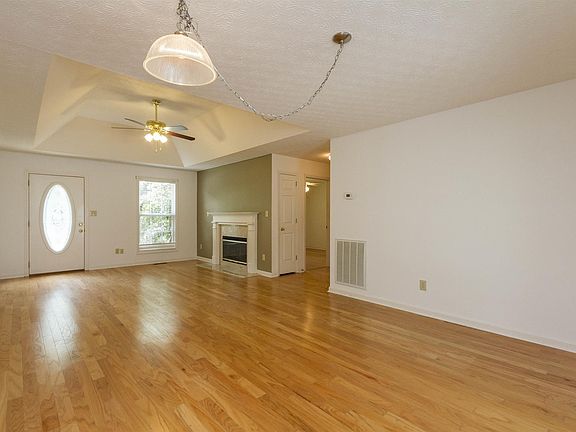 4th image of 566 Autumndale Dr