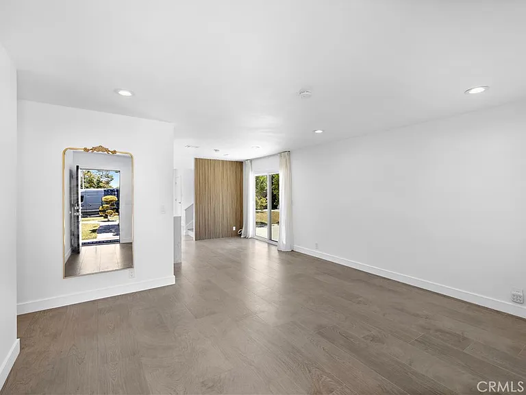 822 E Borchard Ave — Photo 7