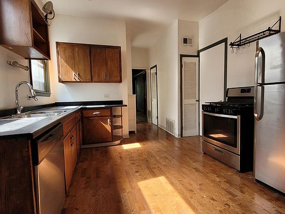 3rd image of 1727 N Hermitage Ave #2