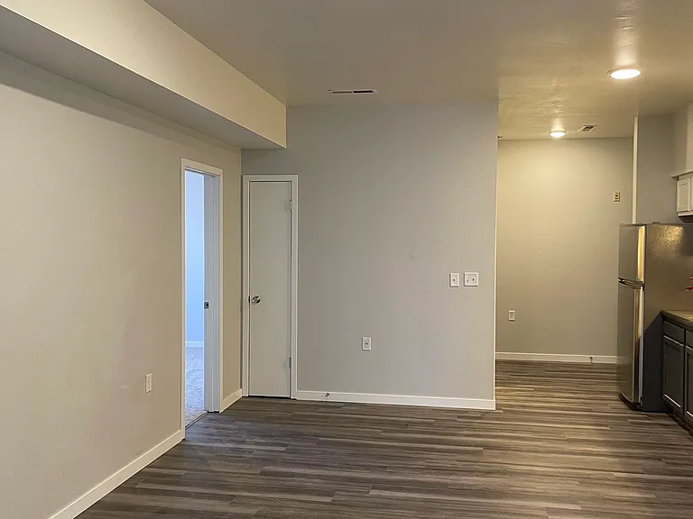 325 E College St #1611 — Photo 3