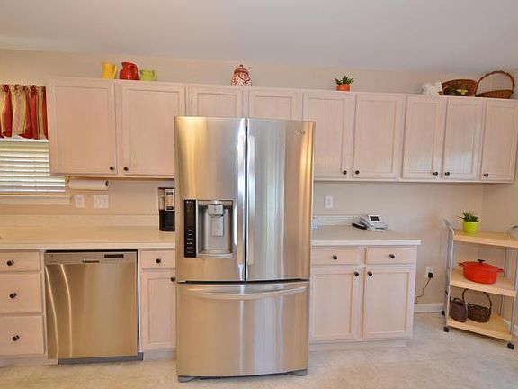 5th image of 2627 Falcon Ln
