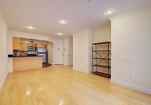 5th image of 143 Mulberry St #5D