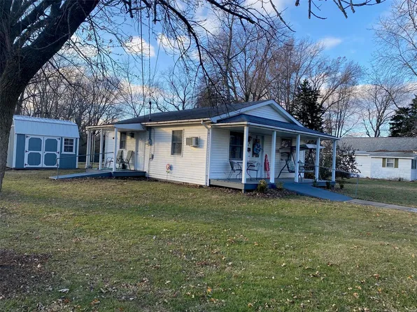 580 S Spruce St, Nokomis, IL 62075