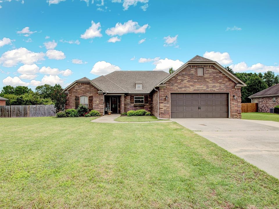 1st image of 424 Oakwood Ln
