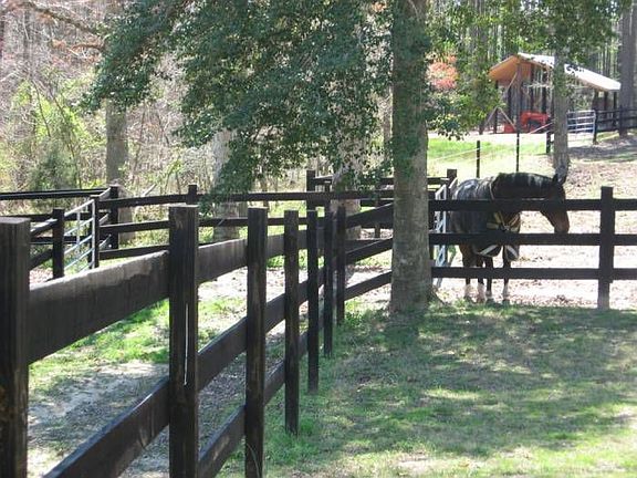 Cross fenced & gated
