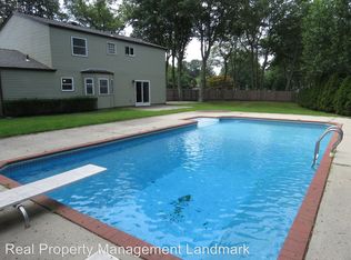21 Mike Ln, Smithtown, NY 11787