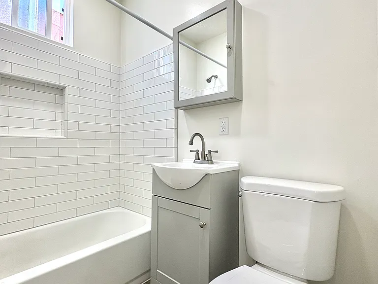 1770 Gaviota Ave #17 — Photo 9