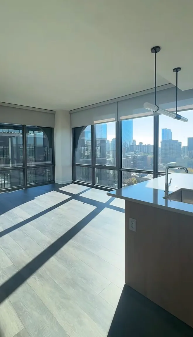 1 bed, 882 sqft, $4,128 — Photo 2
