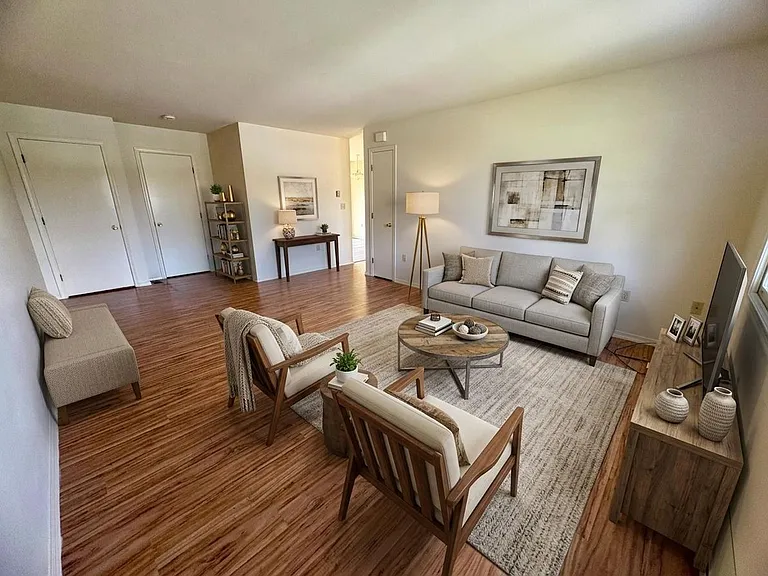 10 Mary Dr — Photo 4