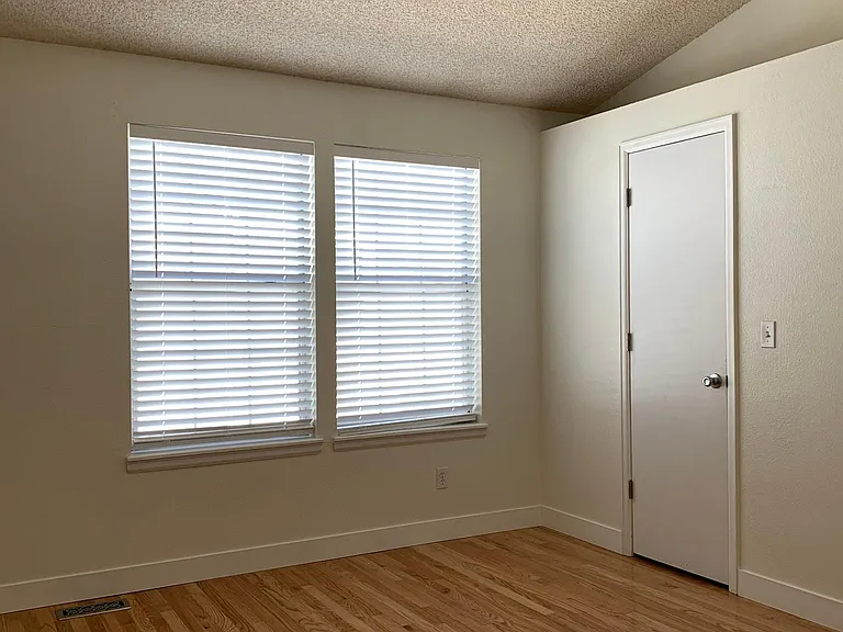 350 W Jamison Cir — Photo 9