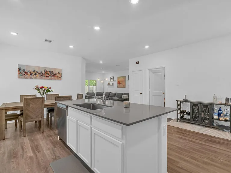 1413 Cantabria Ct — Photo 8