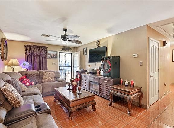 5th image of 2304 Delta Queen Dr