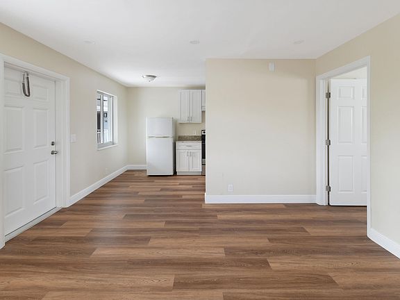 3rd image of 901 N F St #3