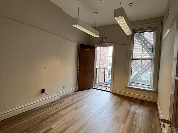 5th image of 642 N Dearborn St Unit 3