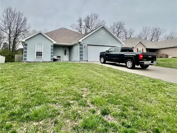 962 E Market St, Warrensburg, MO 64093