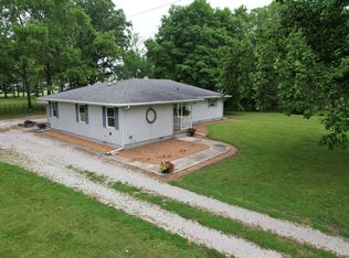 22527 N 1325th St, Chrisman, IL 61924