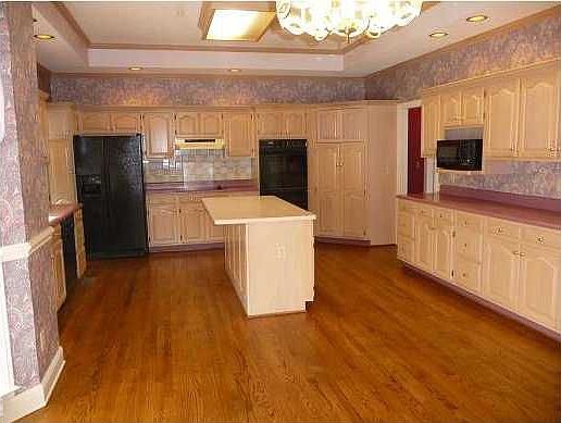 3rd image of 9004 Stoney Mountain Dr